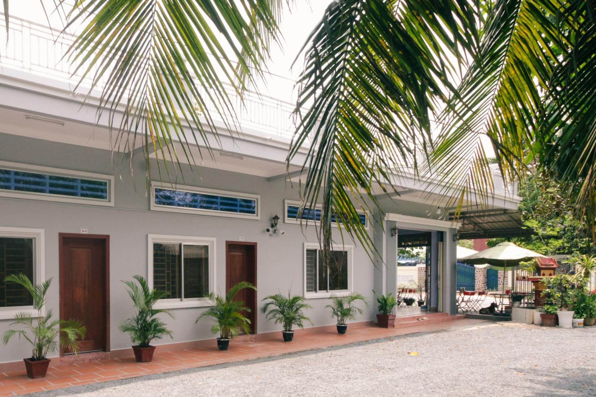 Lea'S Guesthouse And Restaurant Kampot Exterior photo
